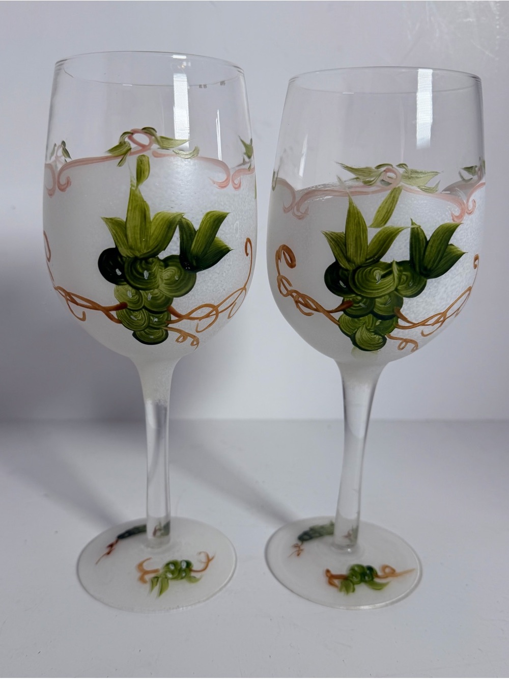 Set of 2 Hand-Painted Grape Wine Glasses - Frosted Vine & Vineyard Barware
